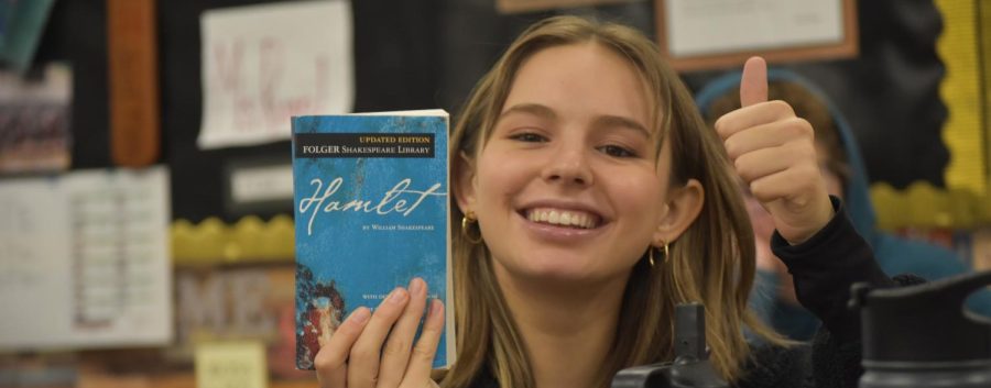 Senior+Annie+Fingersh+excitedly+showcases+her+copy+of+Hamlet+as+her+classmates+read+and+digest+the+16th+century+play.+Image+by+Zach+Hardy