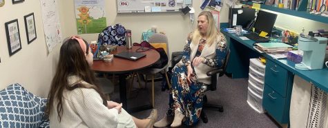 Sophomore Rayli Kopelman talks with Sarah Whelan, the school psychologist. Image by Zach hardy.